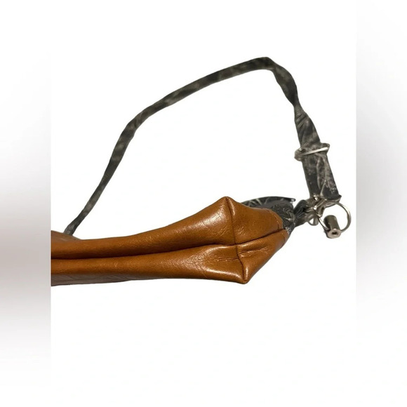 Beautiful Vegan Leather Canvas Cloth Crossbody - Picture 4 of 10